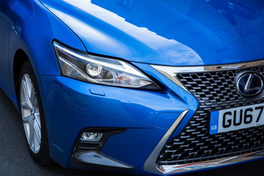 Детали экстерьера Lexus CT200h 2017 года  (UK) (фото 14 из 38)